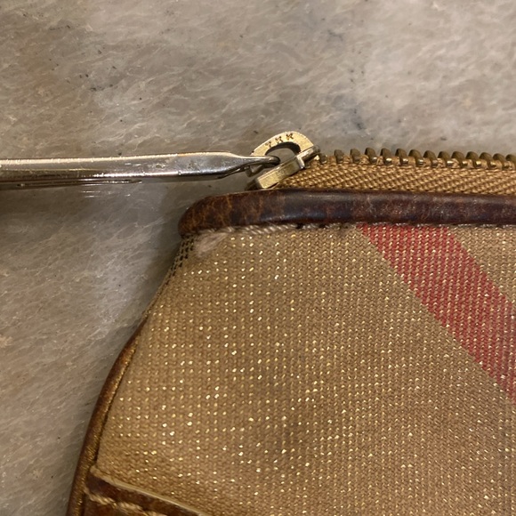 Burberry Key Wallet - Picture 6 of 8